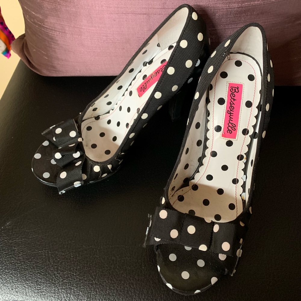 Pumps - Picture 3 of 5